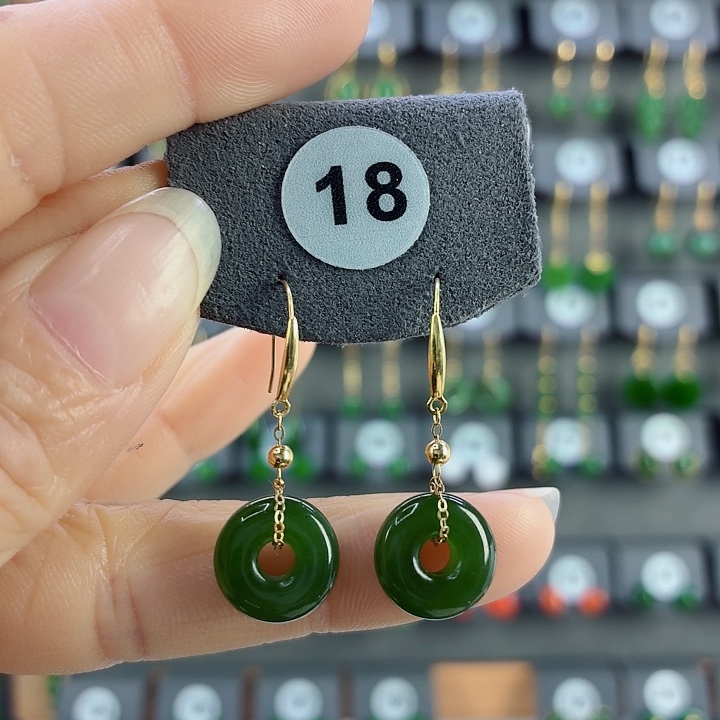 和田玉18K金镶嵌耳饰