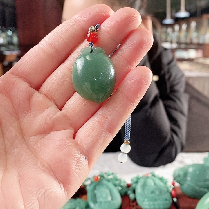 密玉（石英质玉）颈饰未镶嵌安*儿