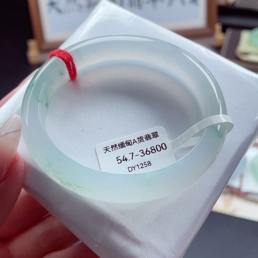 翡翠手镯未镶嵌55.0贵妃 冰莹剔透钢性十足 小手必拍017