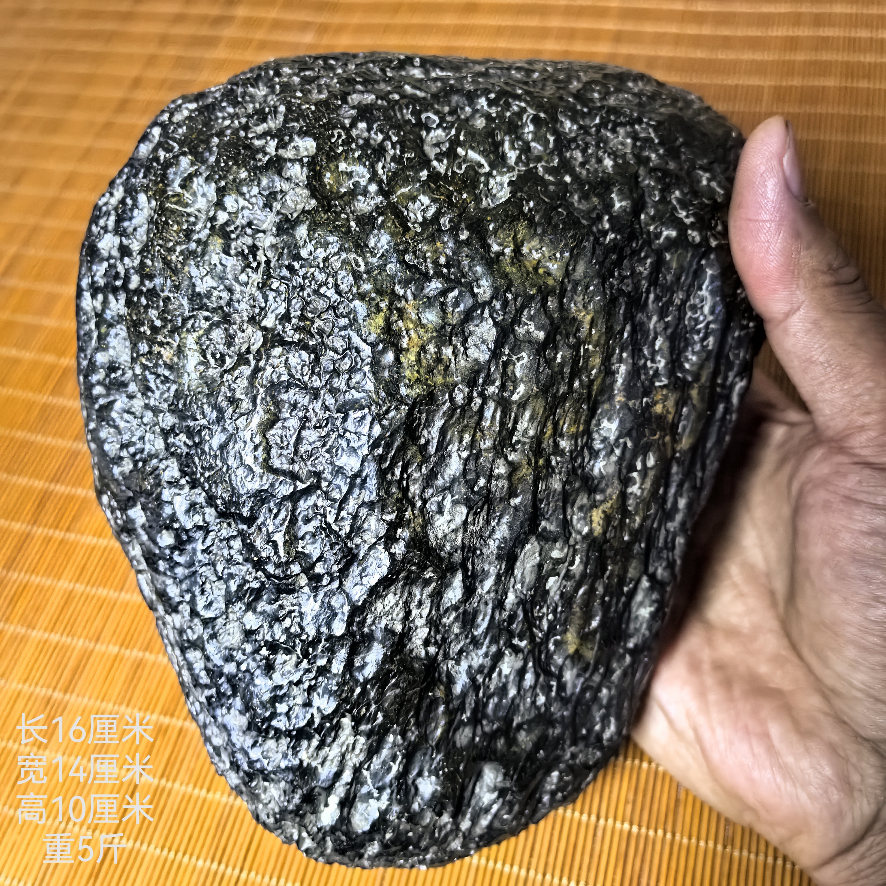 正宗西藏药王石摆件麻麻咧咧特征明显带有气印和融流