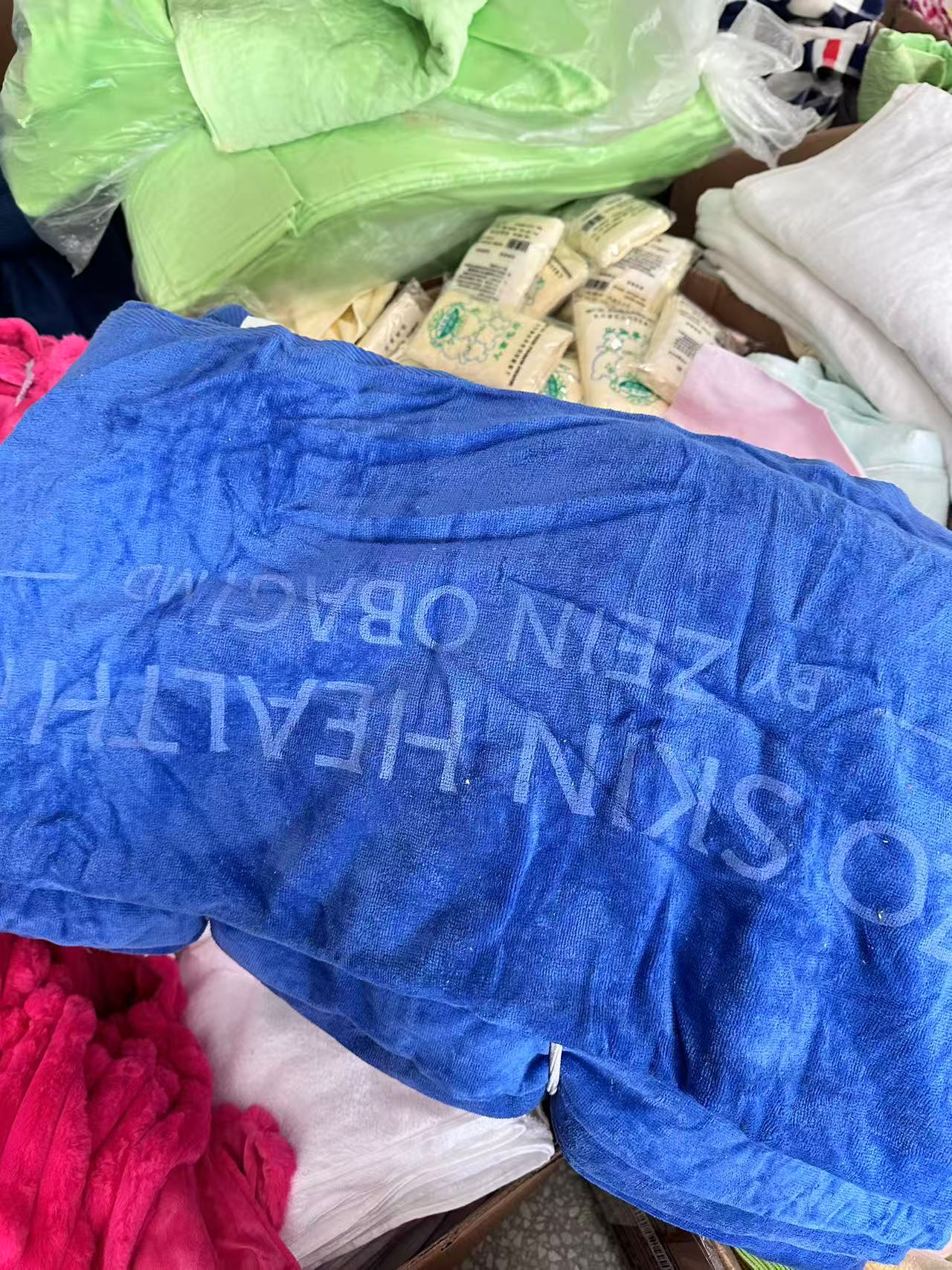 《兵哥外贸》3楼75×150深蓝色字母全棉浴巾 发一条 微瑕疵