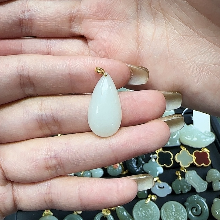 和田玉颈饰18K金镶嵌