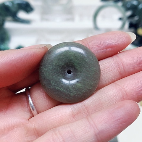 独山玉颈饰未镶嵌