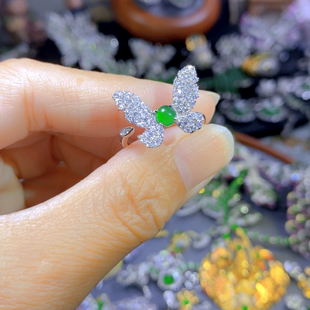 翡翠颈饰银S925镶嵌天然翡翠