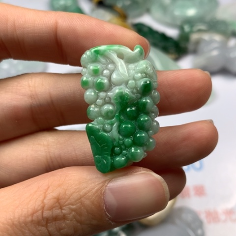 翡翠颈饰未镶嵌翡翠