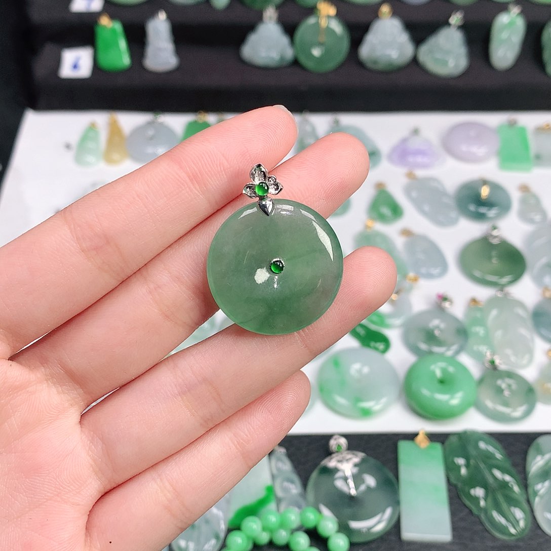 翡翠颈饰未镶嵌翡翠