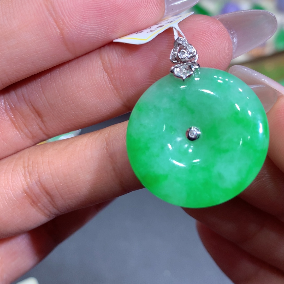 翡翠吊坠(赠链)18K金镶嵌