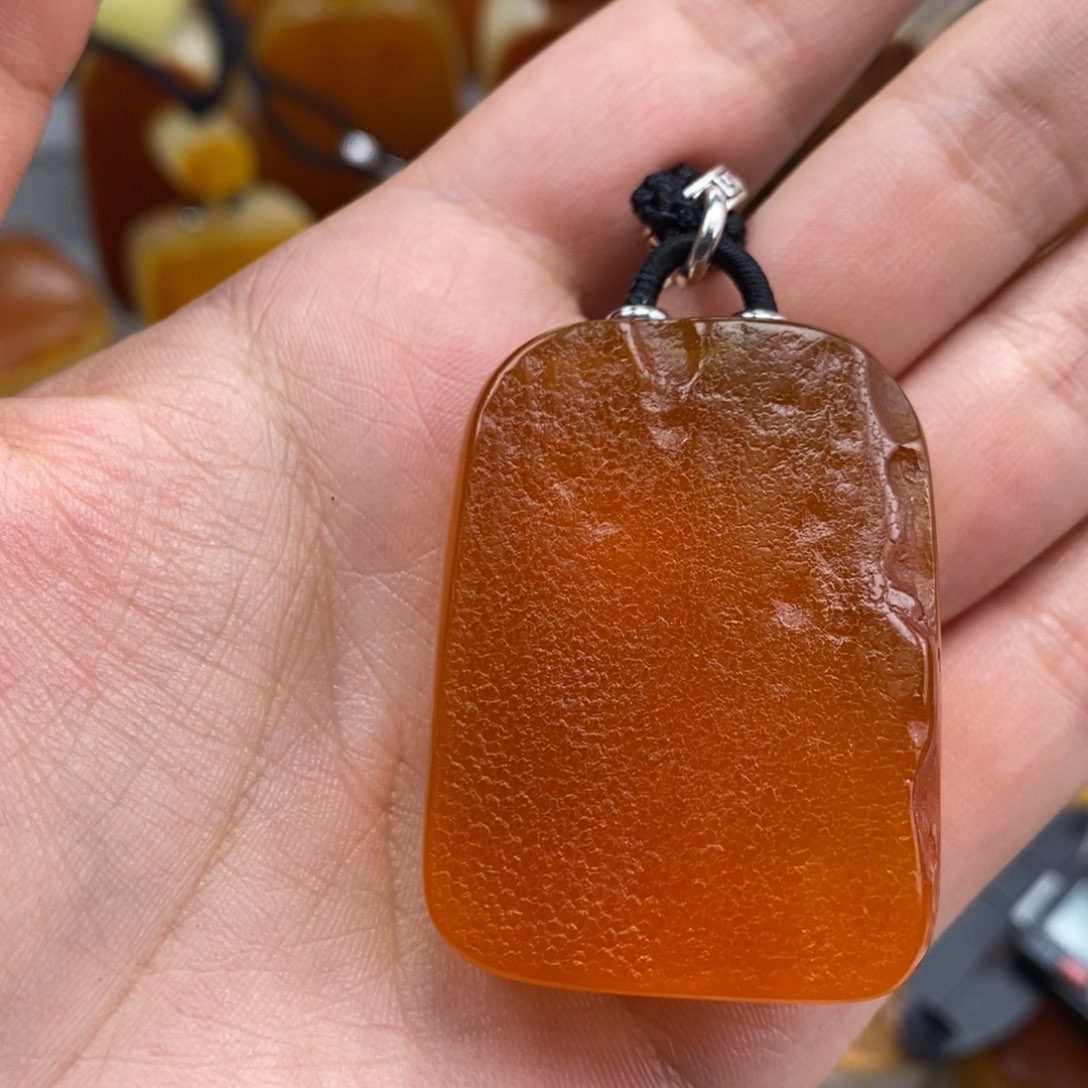 琥珀吊坠(赠链)未镶嵌