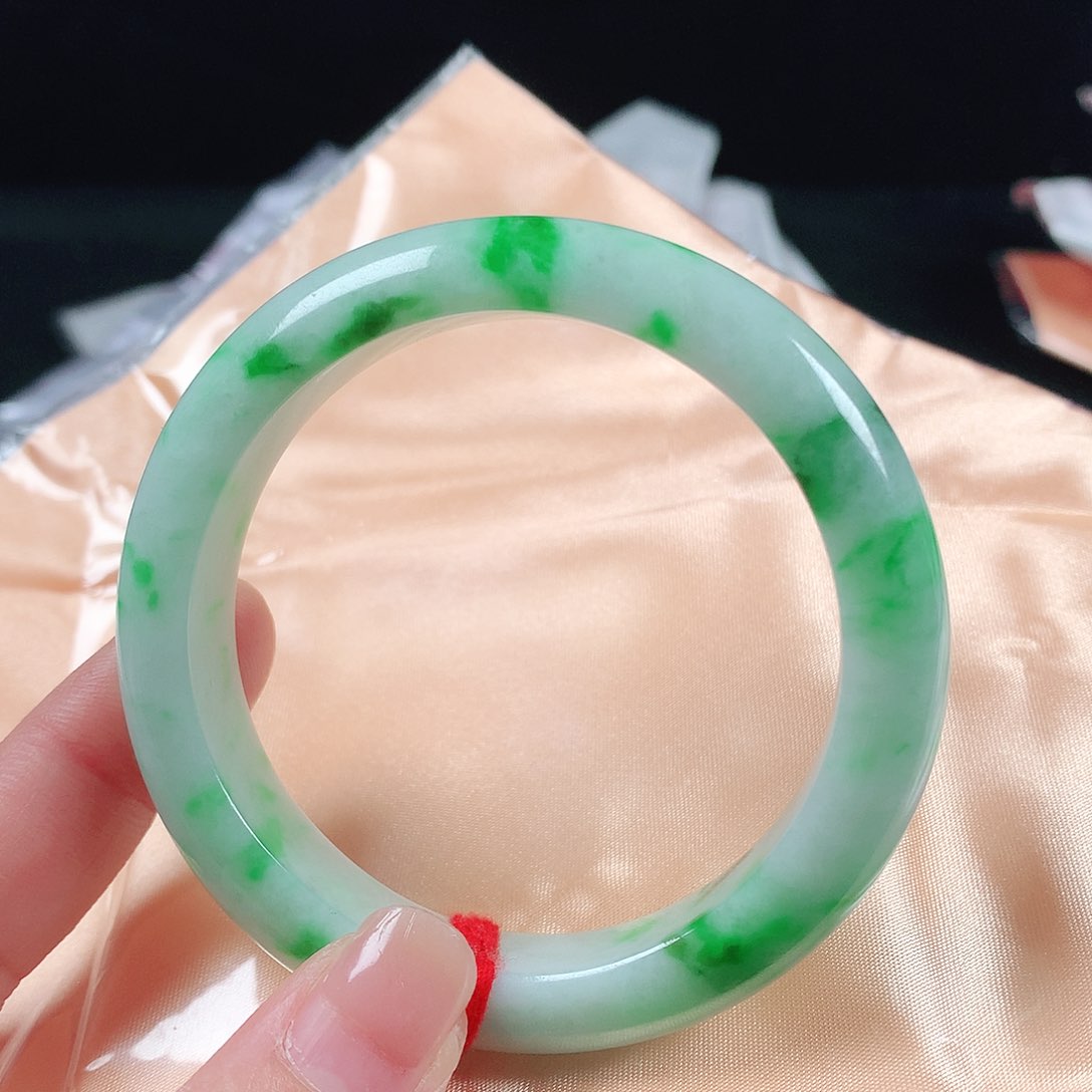 翡翠手镯未镶嵌54圈2079