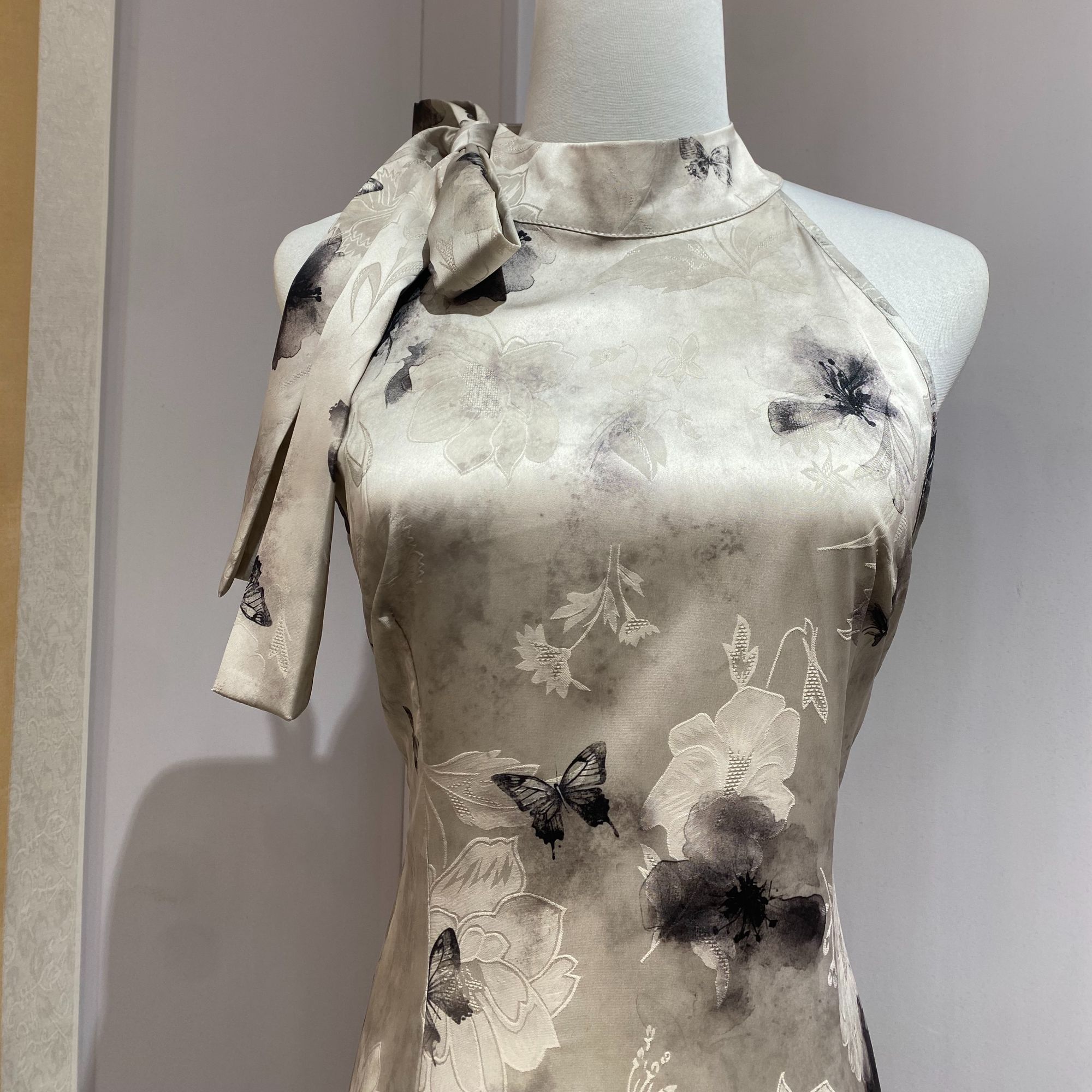 【烟雨花丛】2025年夏季新款醋酸提花单层挂脖长款旗袍 裙长130