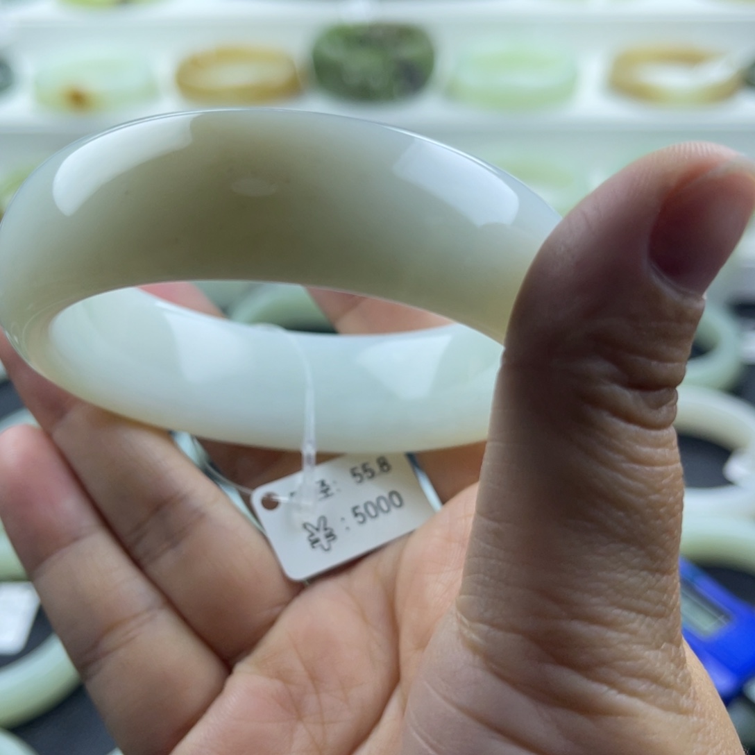 和田玉（糖玉）手镯未镶嵌