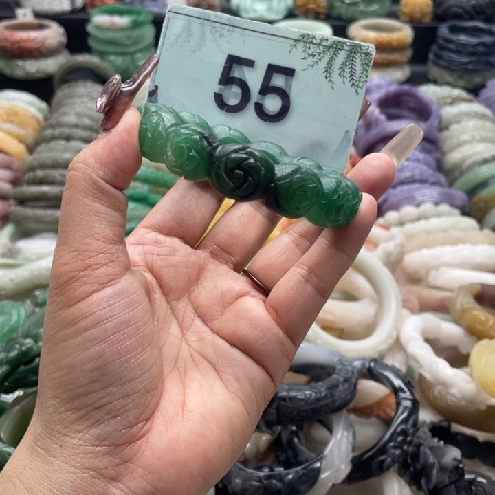 石英岩玉未镶嵌手镯