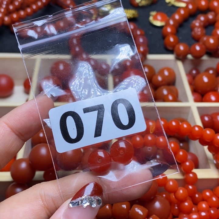 南红玛瑙手链未镶嵌开*