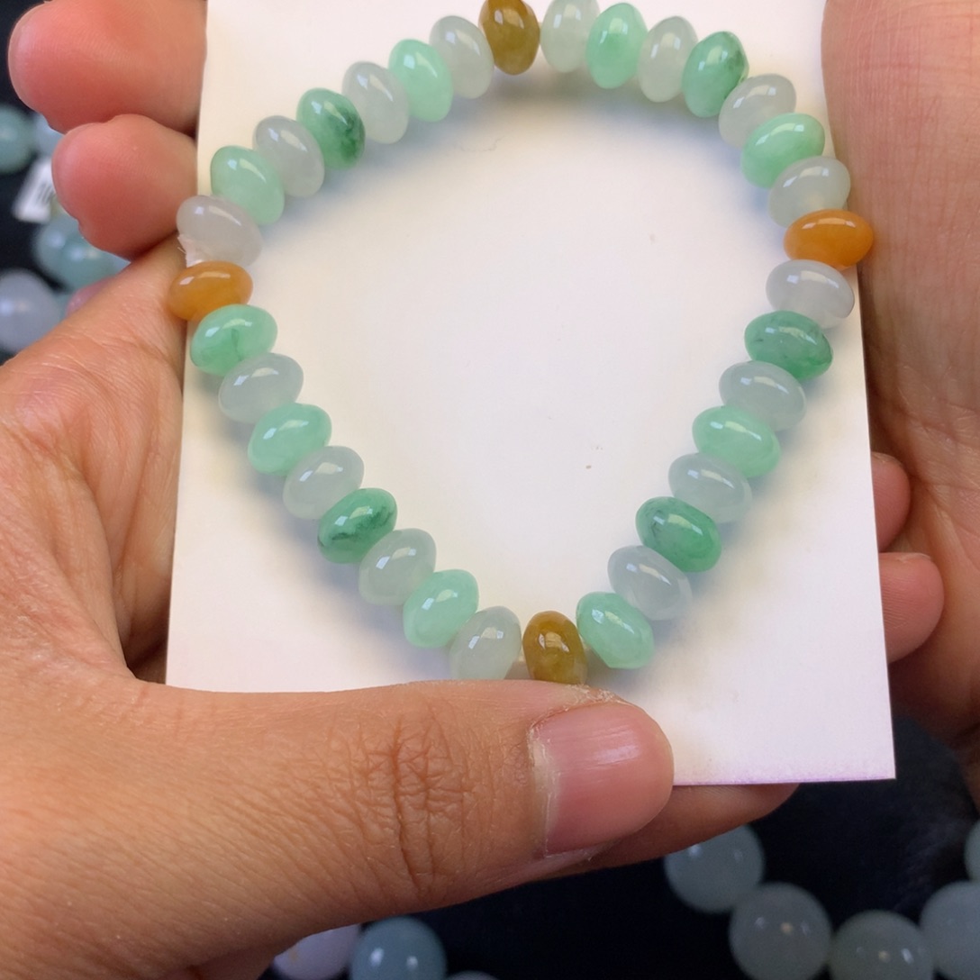 翡翠颈饰未镶嵌我****。天然缅甸翡翠