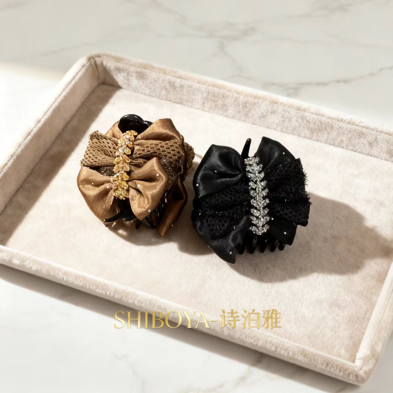 诗泊雅·高定AB面丝缎水钻蝴蝶结奢宠丸子夹抓夹