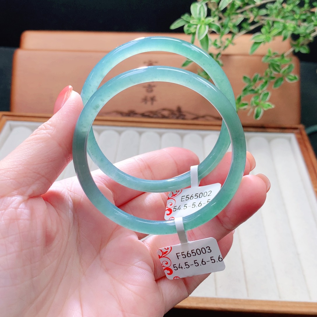 未镶嵌手镯（圆镯）翡翠