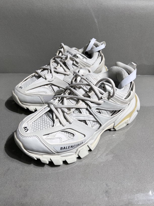 95新 Balenciaga/巴黎世家 track老爹鞋纯白 40码 2399