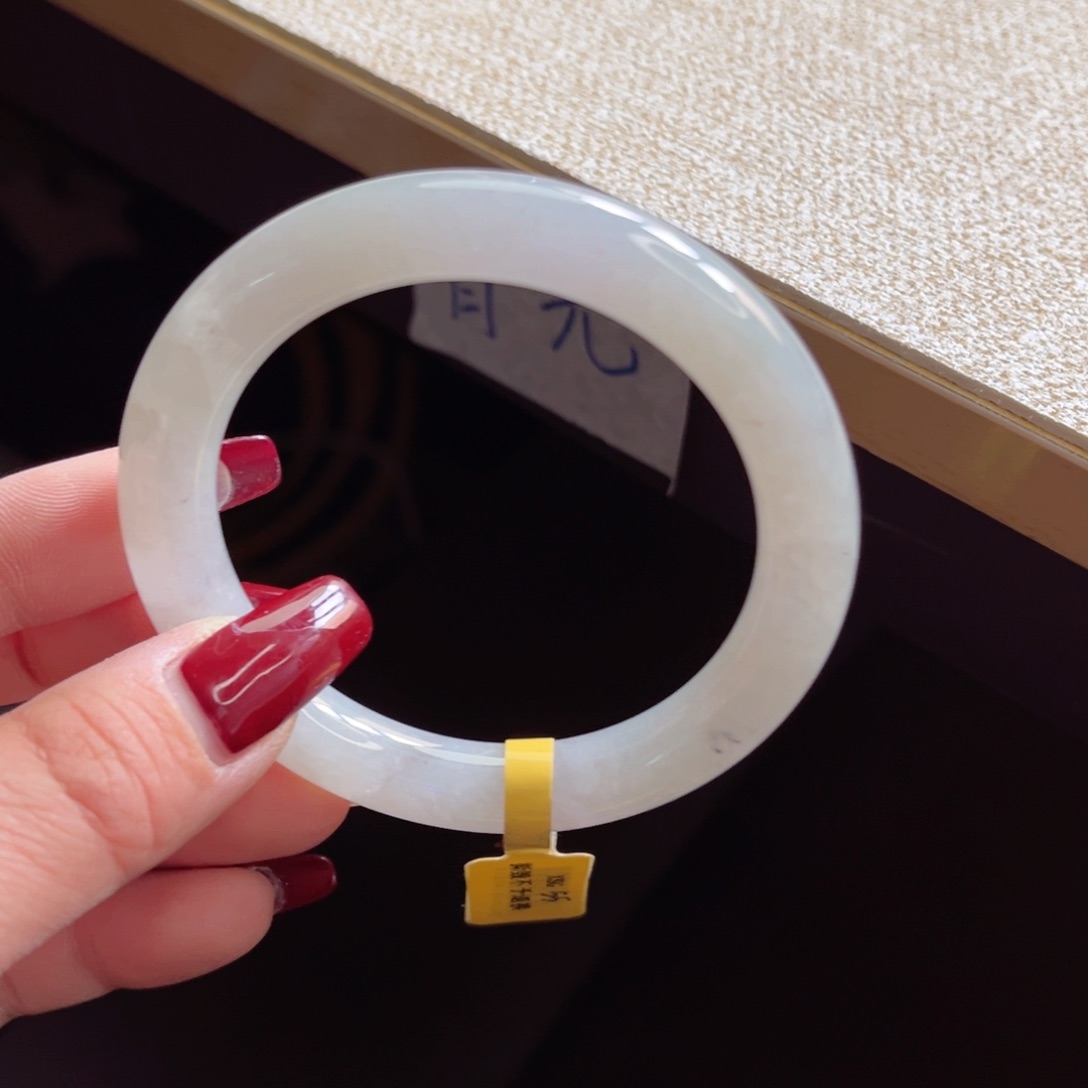 翡翠手镯未镶嵌手镯