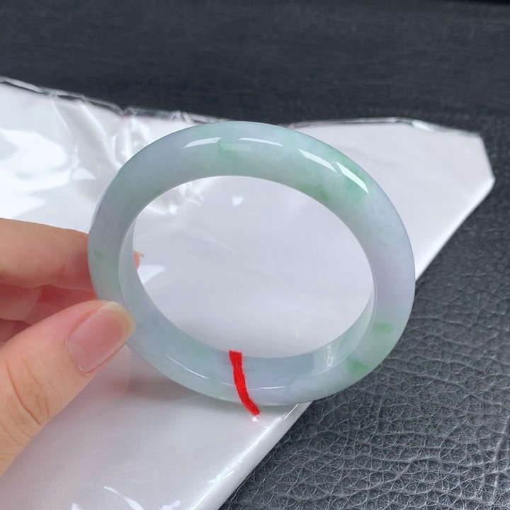 翡翠未镶嵌手镯。。