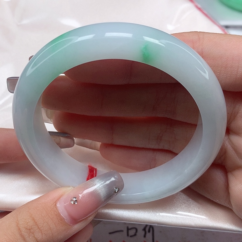 【闪购商品】翡翠手镯未镶嵌55圈