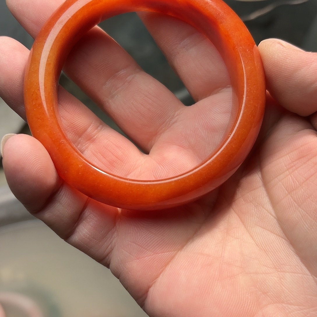 秋***秋石英质玉（缅黄）未镶嵌手镯