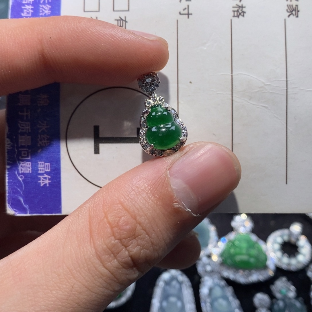 翡翠未镶嵌颈饰翡翠