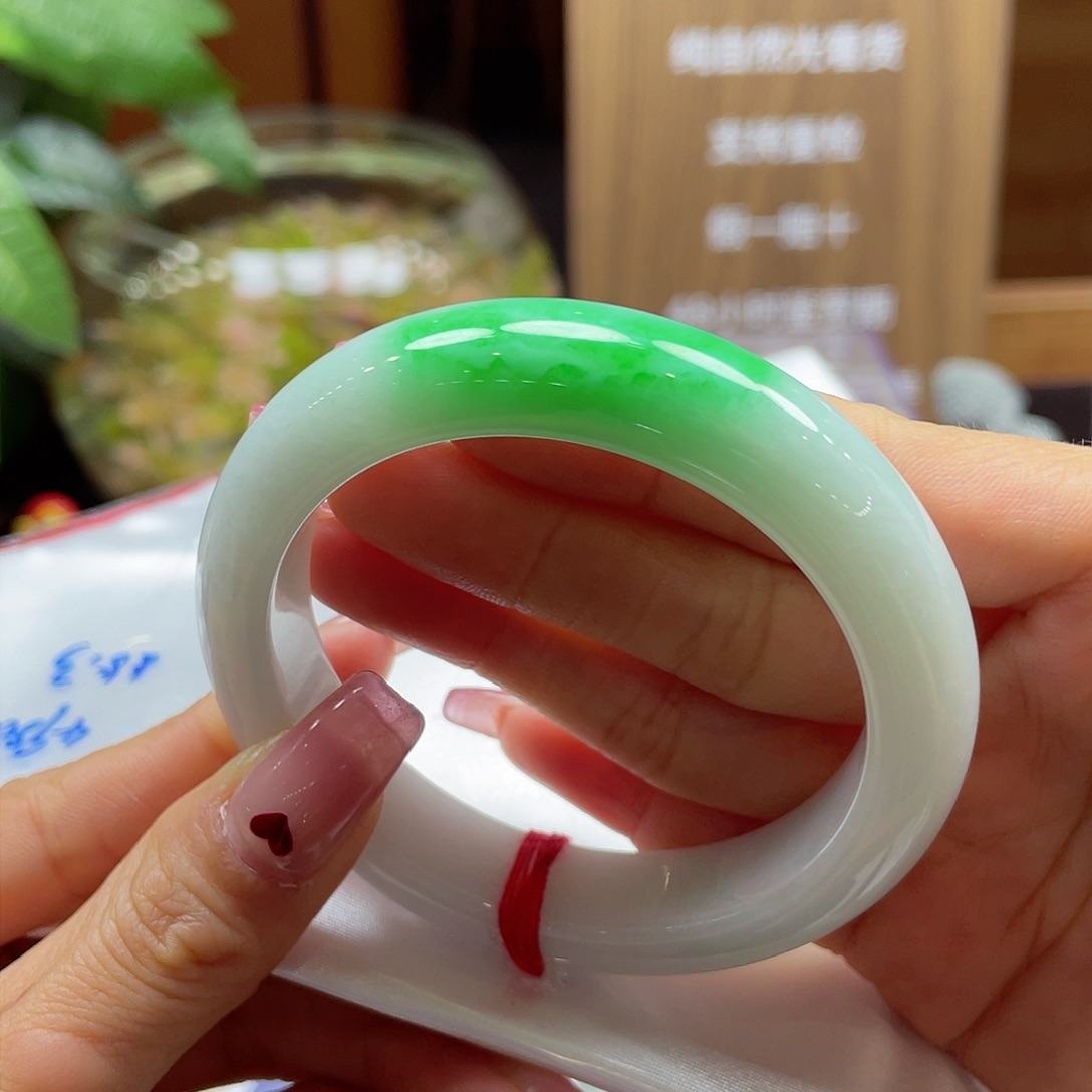 翡翠手镯未镶嵌108 号链接