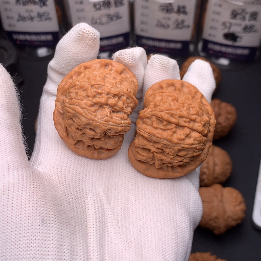 文玩核桃吊坠44白狮子