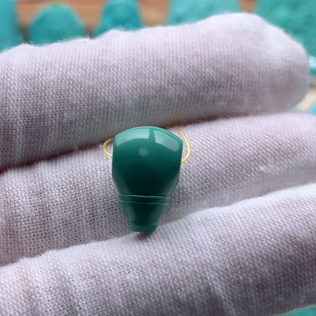 绿松石颈饰未镶嵌