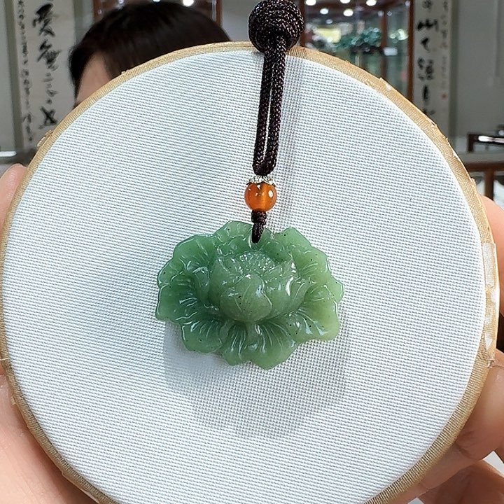 笑***开密玉（石英质玉）未镶嵌颈饰