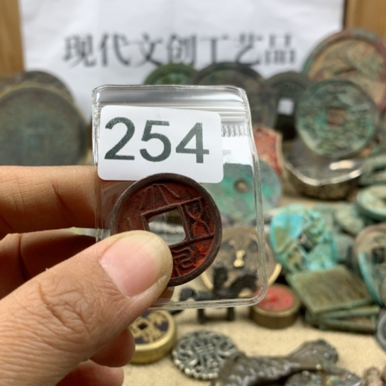 铜6****人现代文创工艺品