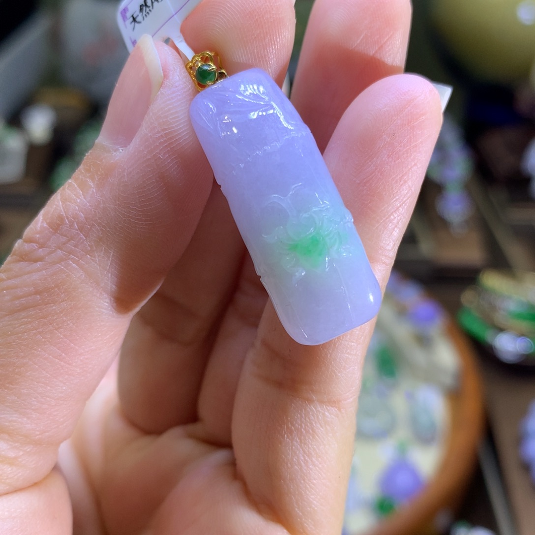 翡翠颈饰18K金镶嵌翡翠