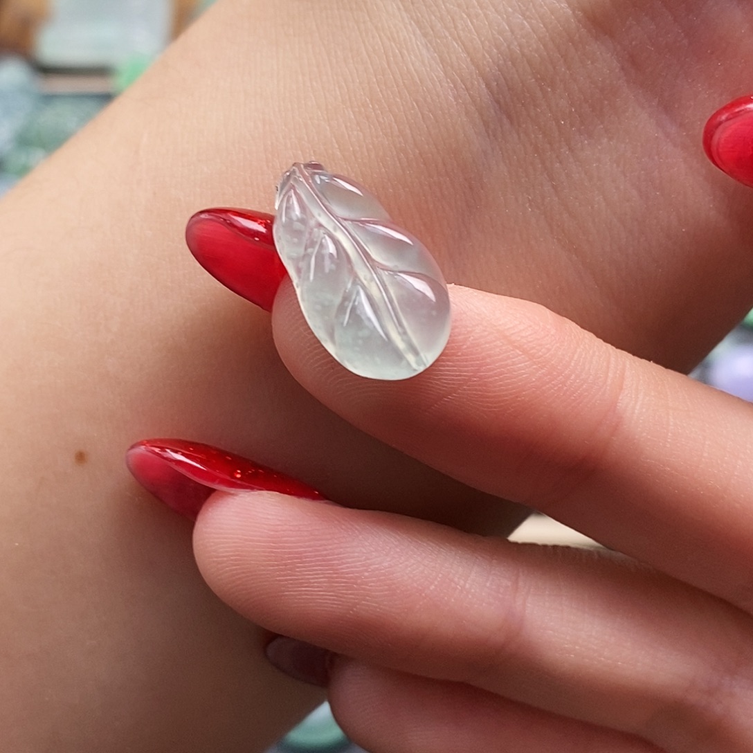 翡翠未镶嵌颈饰叶子