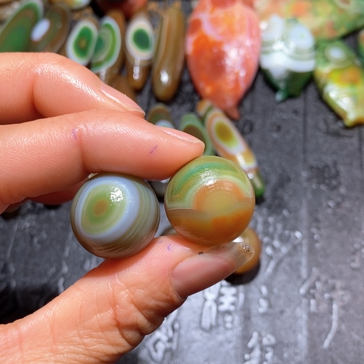 石英质玉颈饰未镶嵌小*五