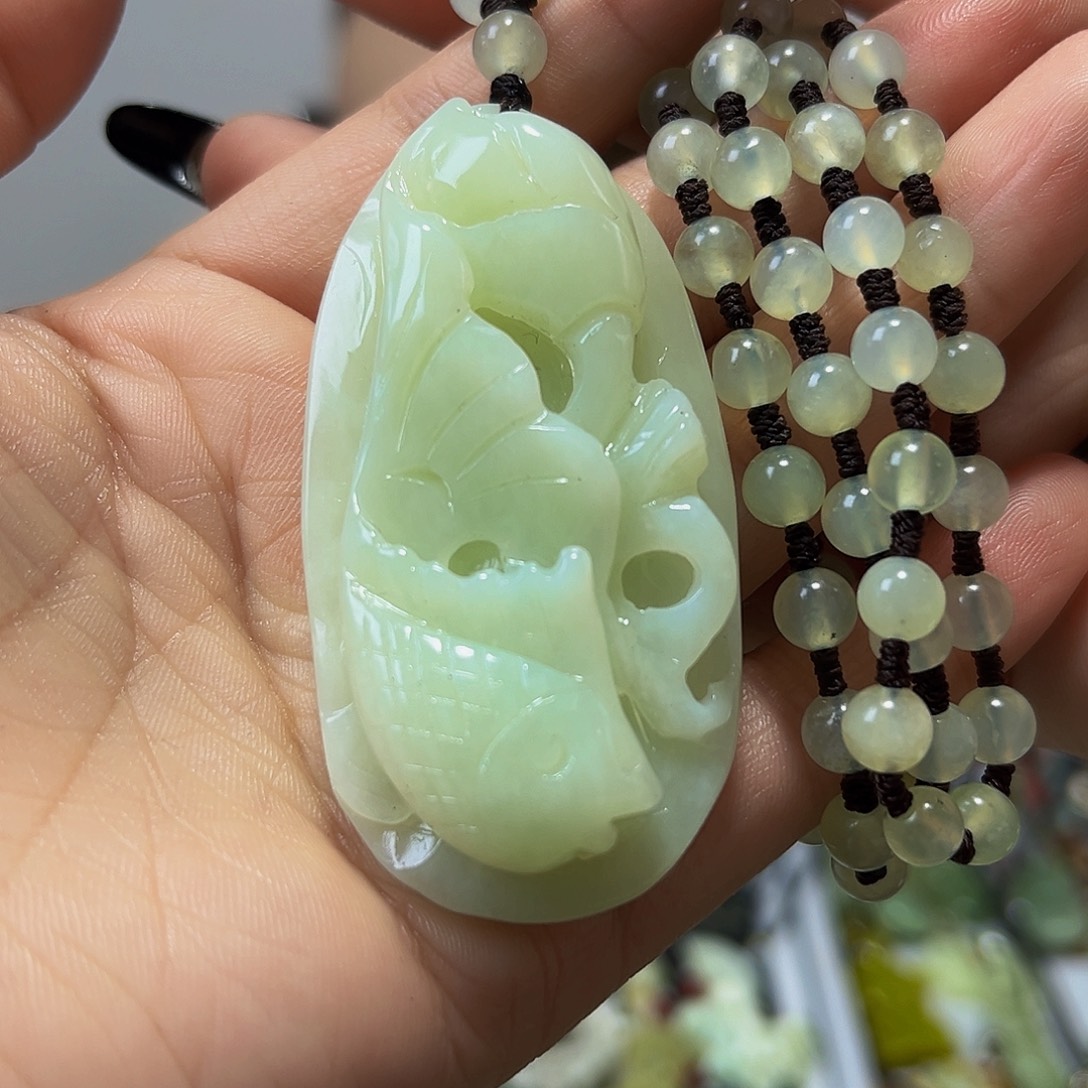 蛇纹石玉未镶嵌颈饰