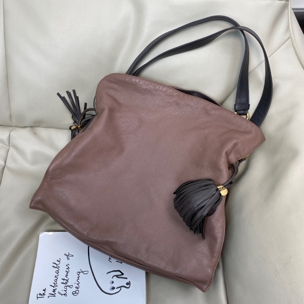 95新 LOEWE/罗意威 棕色正标抽绳福袋斜挎包063324底长33华