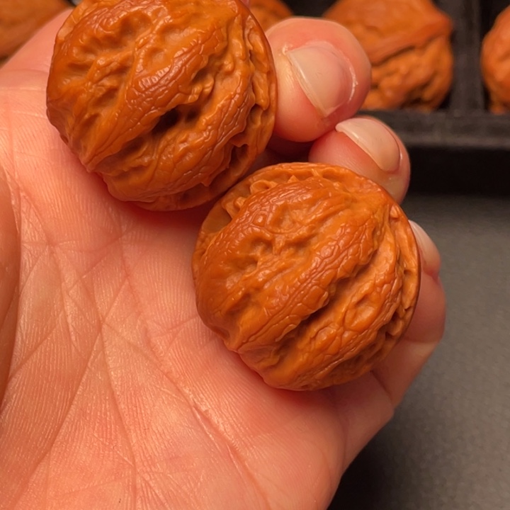 文玩核桃把件秦岭野生核桃