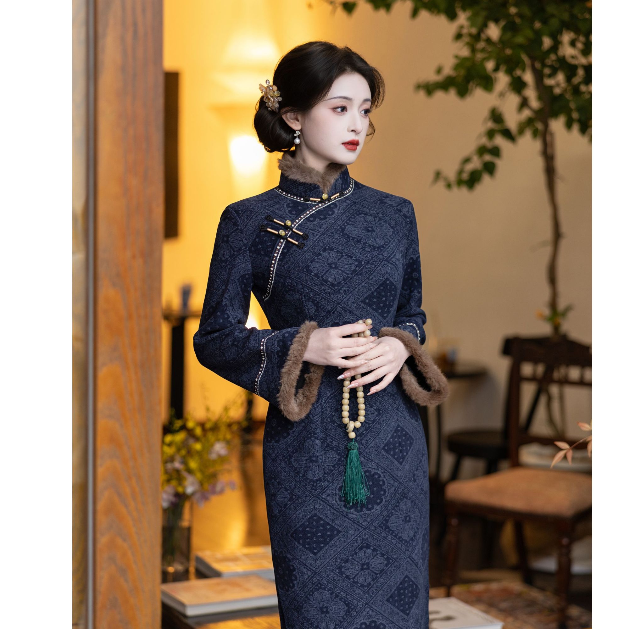 (宝相花)新中式蓝色旗袍2025新款冬装加厚连衣裙黑色大衣