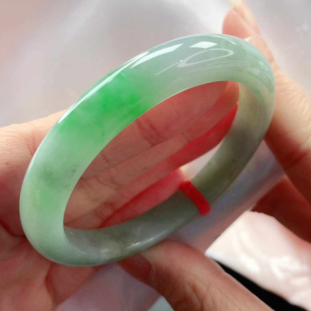 翡翠手镯未镶嵌，