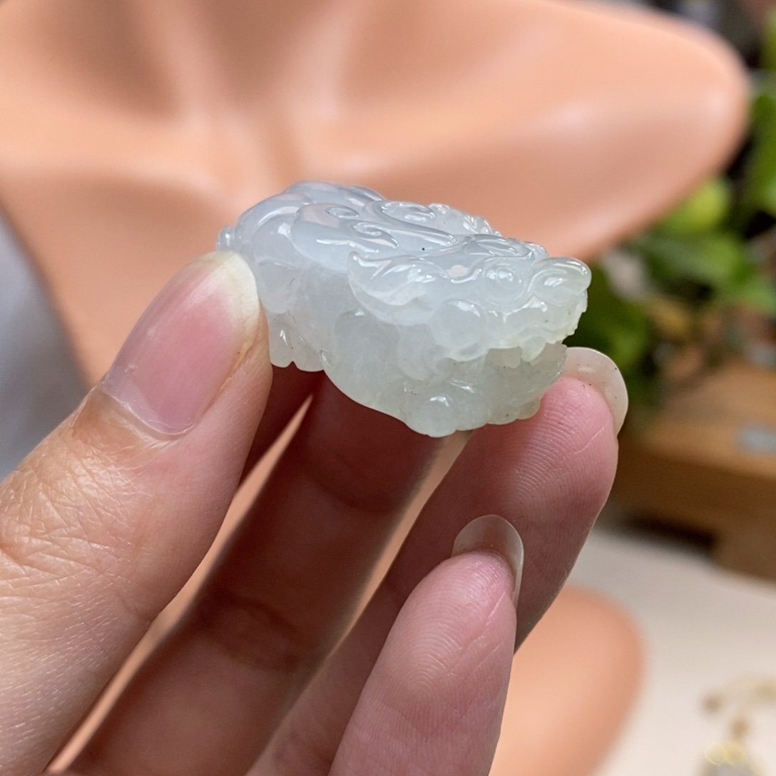 翡翠未镶嵌颈饰吊坠