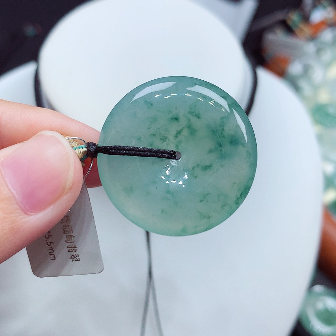 翡翠未镶嵌颈饰编号105，28.4/5.5