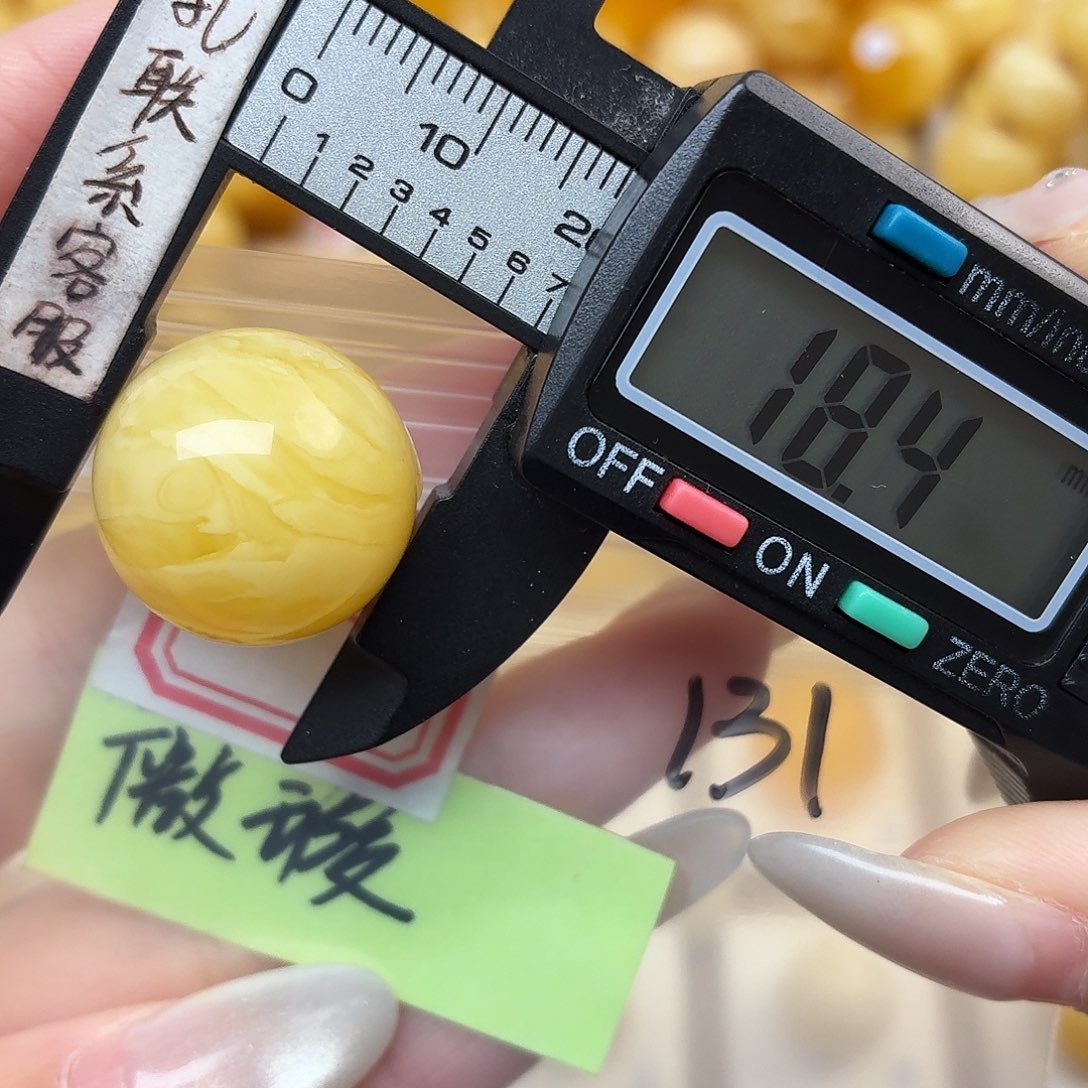 哈***@蜜蜡未镶嵌裸石微瑕