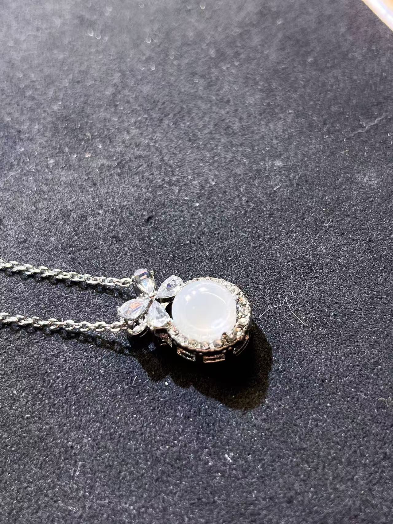 缅A白冰缅翠在逃公主吊Z，多样性发一盆景石