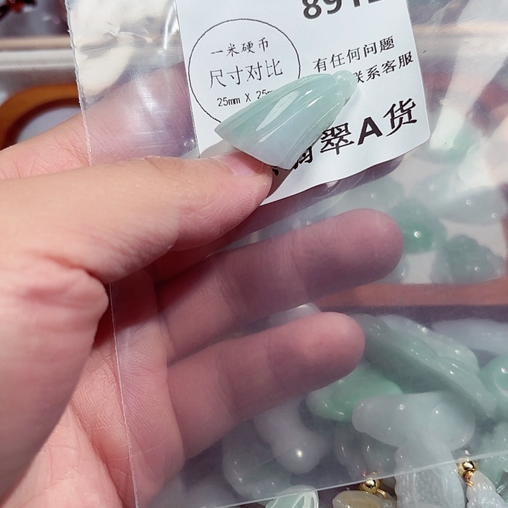 翡翠颈饰未镶嵌8912。