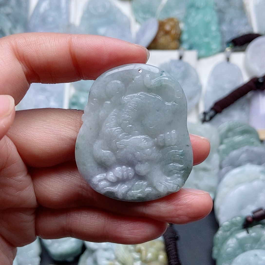 翡翠颈饰未镶嵌翡翠