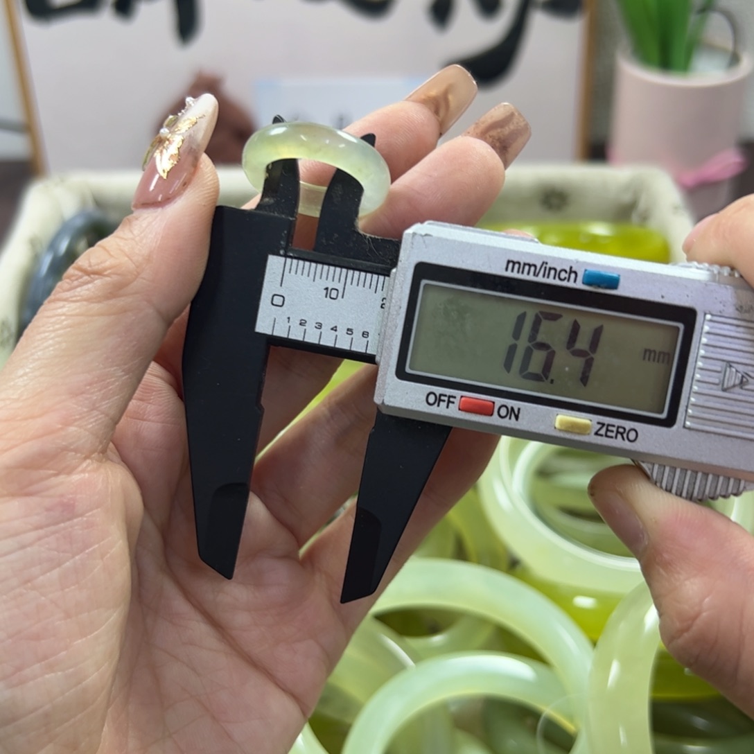 蛇纹石玉手镯未镶嵌386