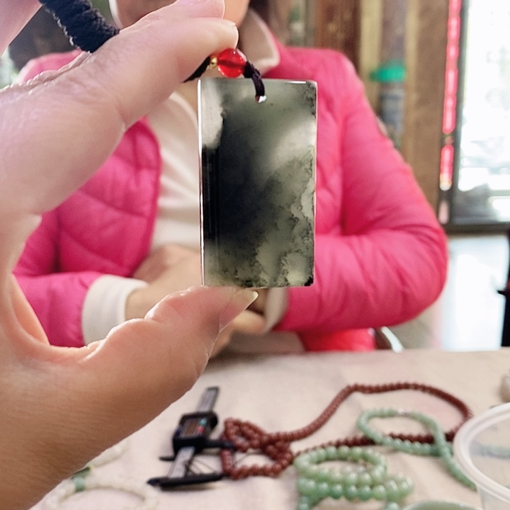 密玉（石英质玉）颈饰未镶嵌