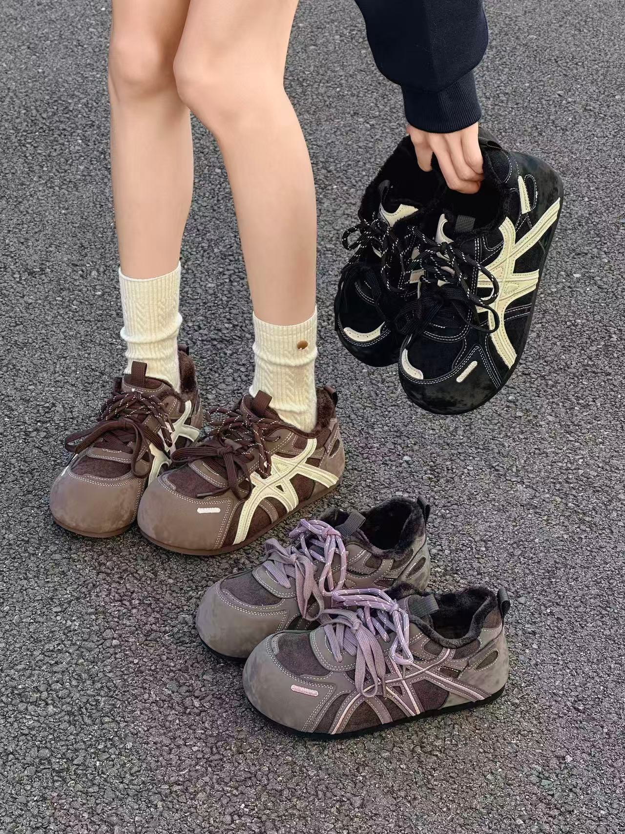 新疆佳佳鞋品 2025冬季新款加绒小众设计百搭泡芙鞋