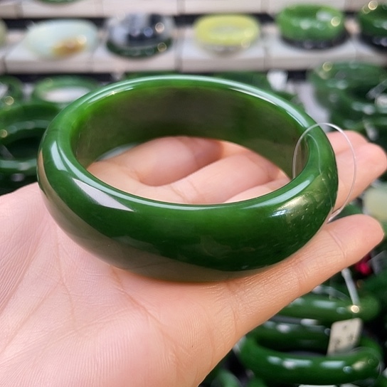 和田玉（碧玉）未镶嵌手镯