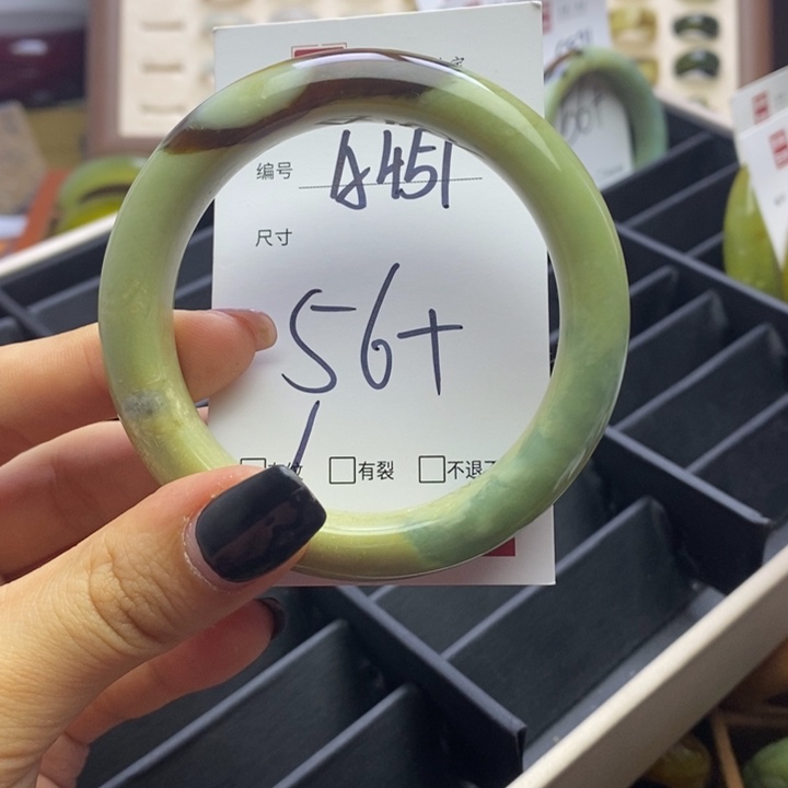 蛇纹石玉手镯未镶嵌
